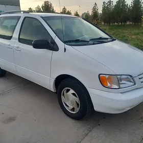 Toyota Sienna 2000