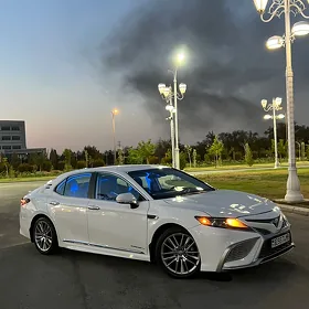 Toyota Camry 2021