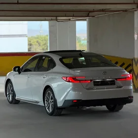 Toyota Camry 2025