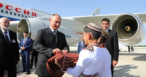 Президент России Владимир Путин прибыл в Туркменистан