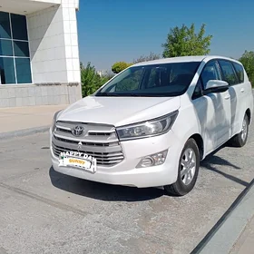 Toyota Innova 2020