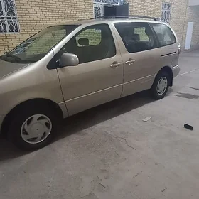 Toyota Sienna 1999