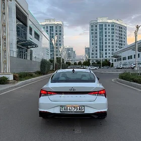 Hyundai Elantra 2021