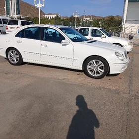 Mercedes-Benz E350 2005
