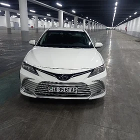 Toyota Camry 2021