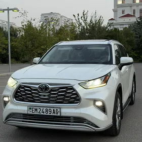 Toyota Highlander 2021