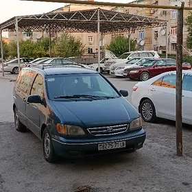 Toyota Sienna 2001