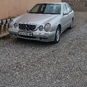 Mercedes-Benz E320 2001