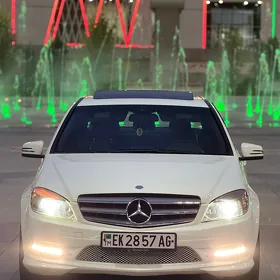 Mercedes-Benz C350 2011