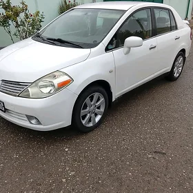 Nissan Tiida 2008