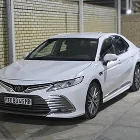 Toyota Camry 2021