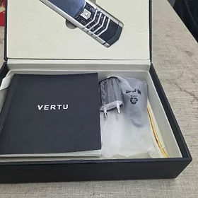 Vertu Signature