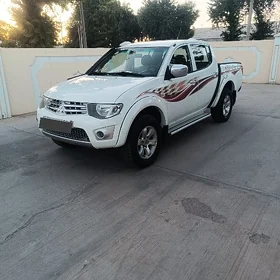 Mitsubishi L200 2012