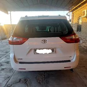 Toyota Sienna 2019