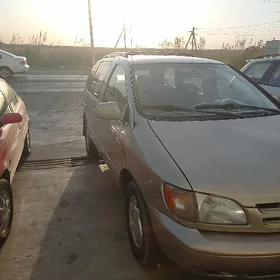 Toyota Sienna 1999