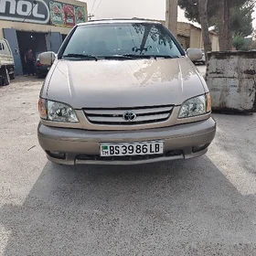 Toyota Sienna 2002