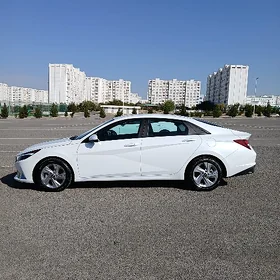 Hyundai Elantra 2022