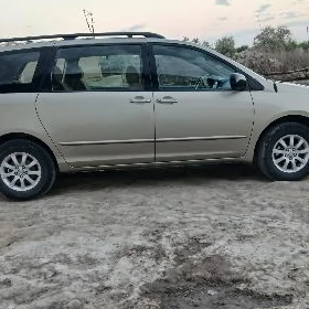 Toyota Sienna 2004