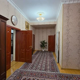 Элитка 3нжи этаж 3комнат 171м²