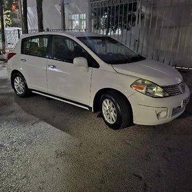 Nissan Versa 2011