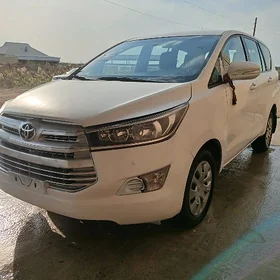 Toyota Innova 2022