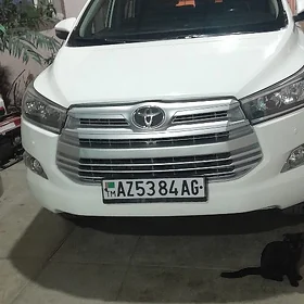 Toyota Innova 2022