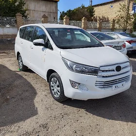 Toyota Innova 2021