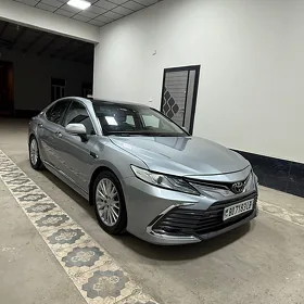 Toyota Camry 2021