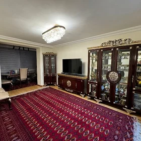 Продаю квартиру в центре город