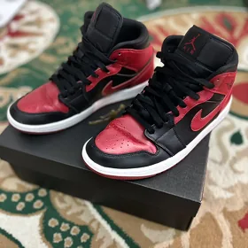 Nike Air Jordan 1 Mid Banned