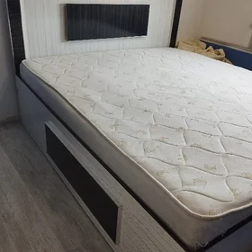 Двухспальная кровать