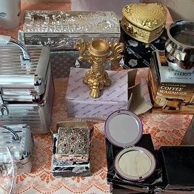 Шкатулки и сувениры