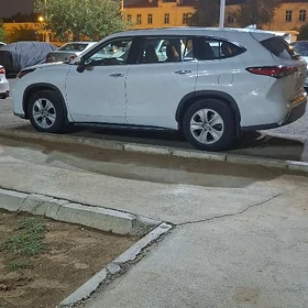 Toyota Highlander 2021