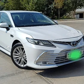 Toyota Camry 2021