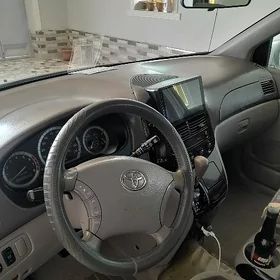 Toyota Sienna 2004