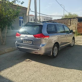 Toyota Sienna 2012
