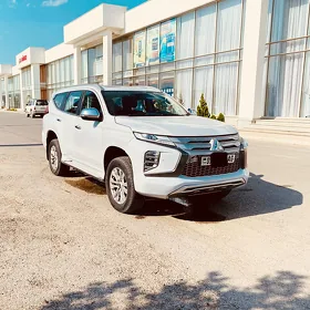 Mitsubishi Pajero 2020