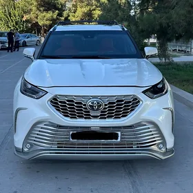 Toyota Highlander 2021