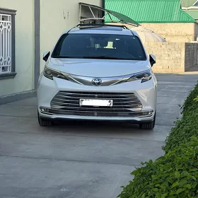 Toyota Sienna 2026