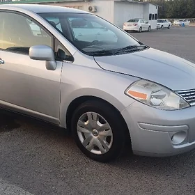 Nissan Versa 2011