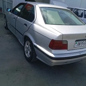 BMW 320 1992