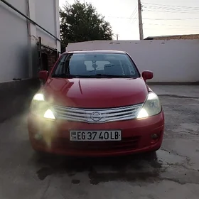 Nissan Versa 2011