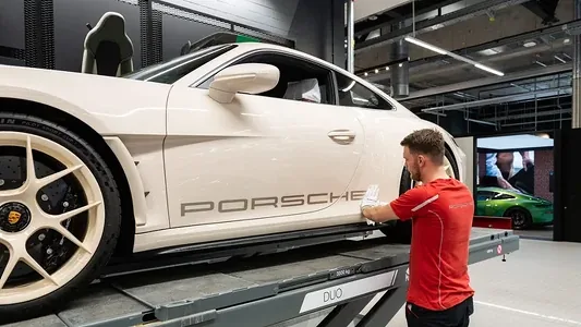 Porsche ради спасения сократит 40% руководства и поднимет цены на свои авто