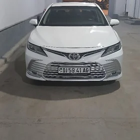 Toyota Camry 2021