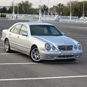 Mercedes-Benz E320 2001