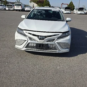 Toyota Camry 2021