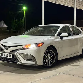 Toyota Camry 2021