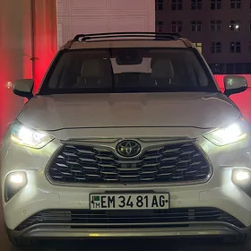 Toyota Highlander 2021