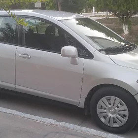 Nissan Versa 2011