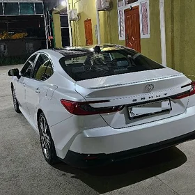 Toyota Camry Hybrid 2025